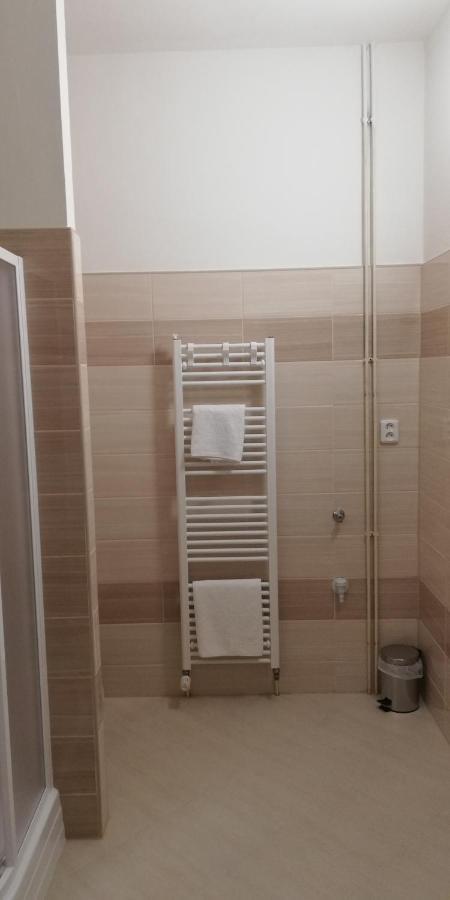 Booking Trzni 德辛 外观 照片