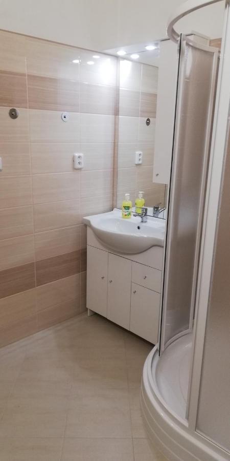 Booking Trzni 德辛 外观 照片
