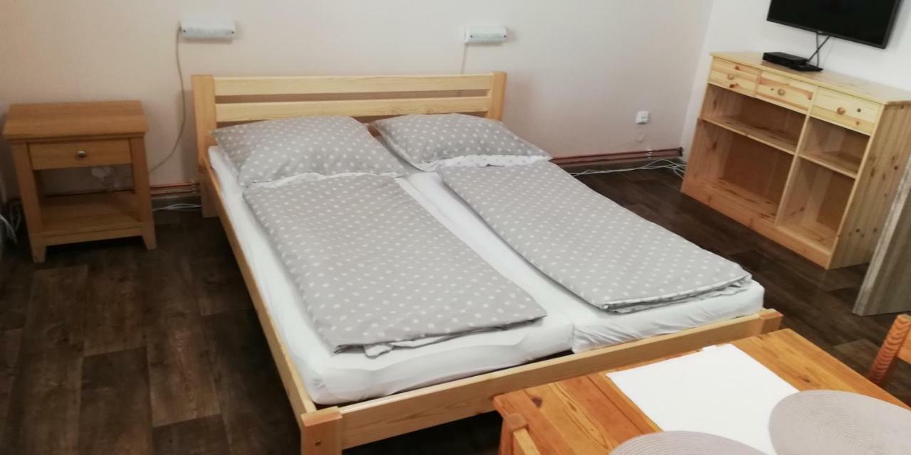 Booking Trzni 德辛 外观 照片